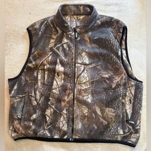 Guide Series Men’s Camouflage Fleece Vest